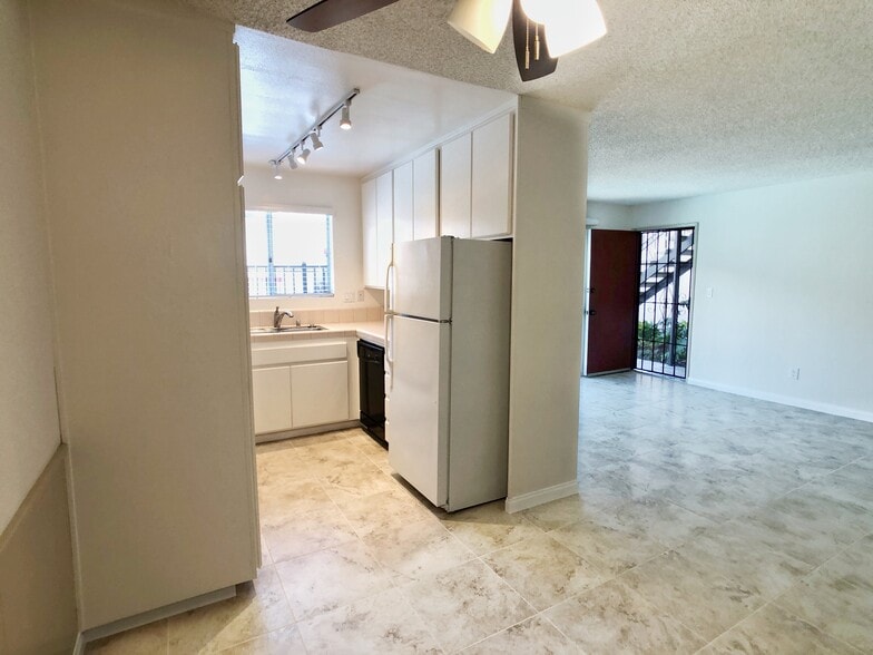 Building Photo - 3966 Cleveland Ave