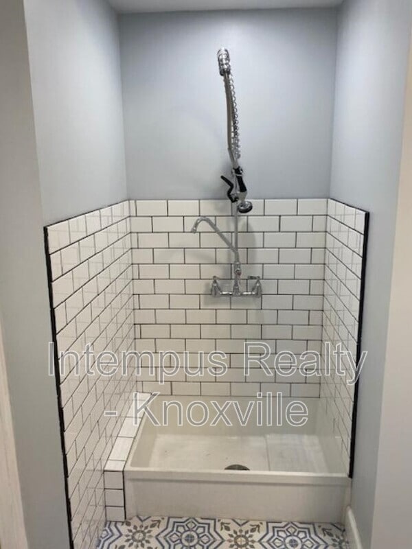 Building Photo - 2308 E 5th Ave