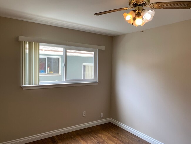 Building Photo - Kahmann Silverstrand Duplex