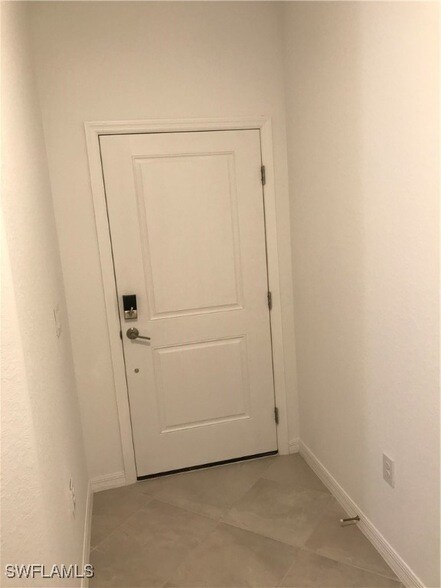 Building Photo - 2016 Vermont Ln