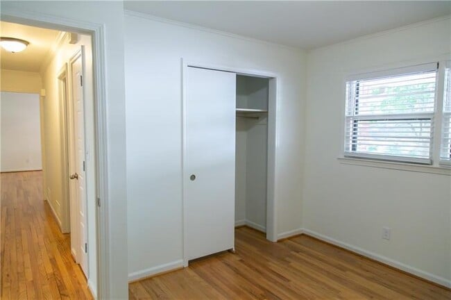 Building Photo - 1547 Delia Dr