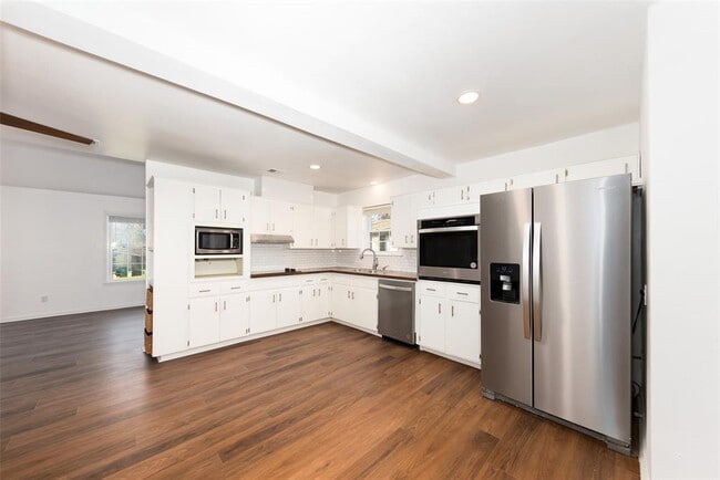 Building Photo - 5701 Gloucester Ln