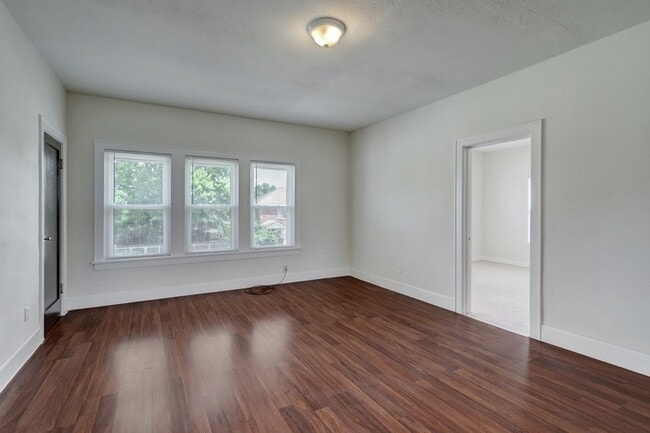 Building Photo - 3002 Isabella St