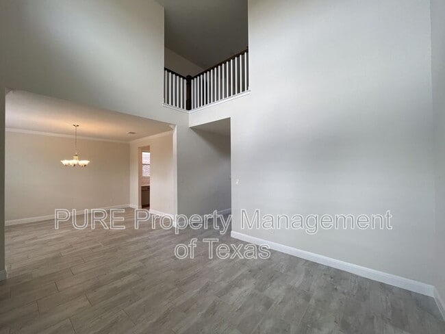 Building Photo - 716 Expedition Way