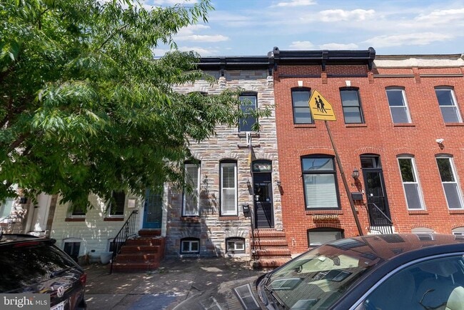 Building Photo - 834 S East Ave
