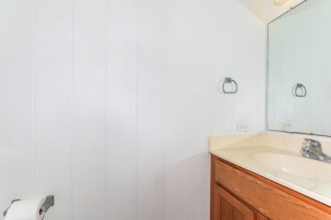 Building Photo - Hawaii Kai - Koko Head Terrace - 3 Bdrm/1.5 Bath/Carport - Single Family Home - $3,100