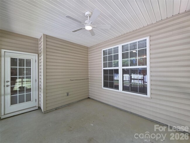 Building Photo - 4730 Willow Glen Rd