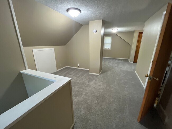 Building Photo - 4 bedroom, 2 bathroom home in the peaceful community of Mahtomedi access to White Bear Lake