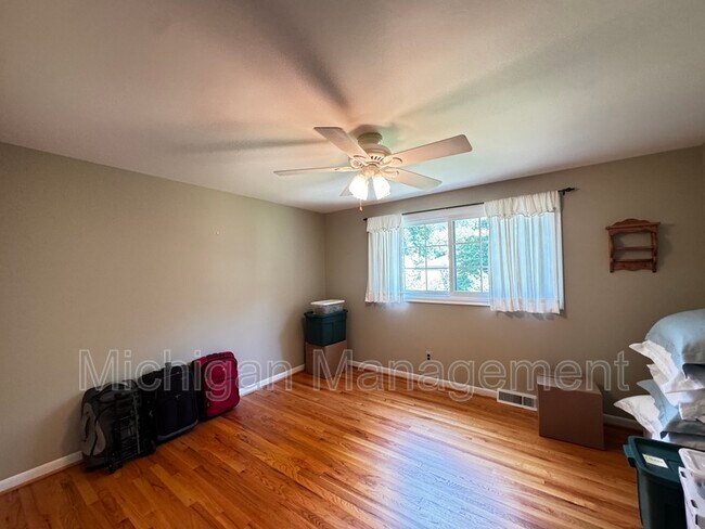 Building Photo - 42098 Banbury Rd