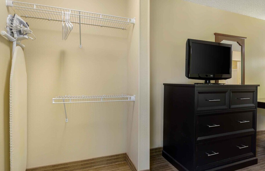 Building Photo - Furnished Studio-Olympia - Tumwater
