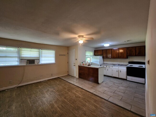 Building Photo - 130 Apple Tree Rd