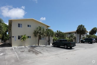 Building Photo - Beezy - 1751 NE 31 St