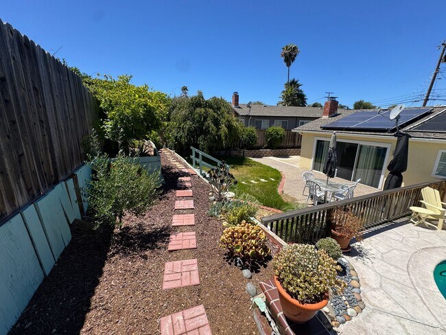 Building Photo - Meticulously Maintained Single-Story Home with Private Pool in Canterbury Village!