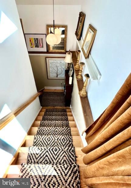 Building Photo - 264 Lake St