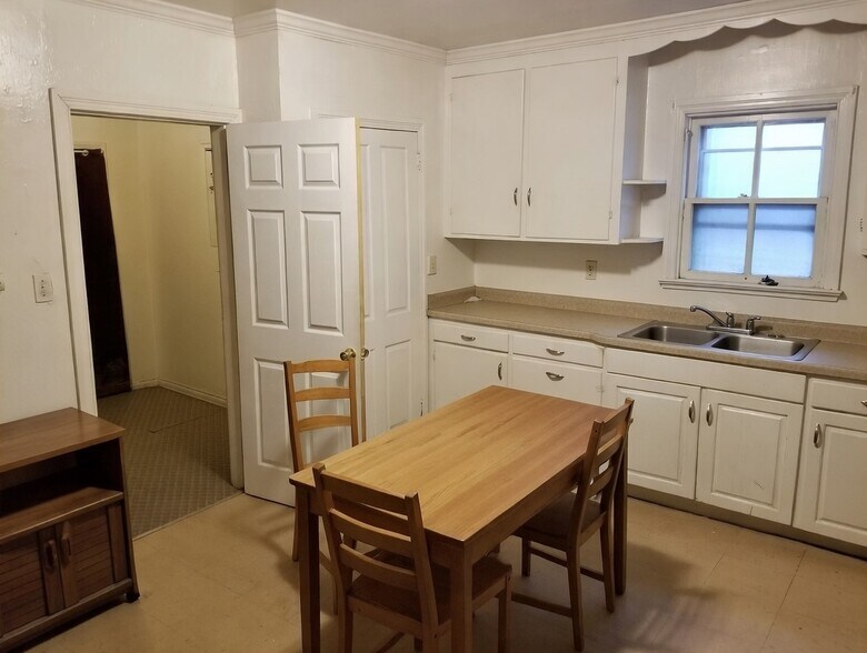 Building Photo - 982 Wayne Ave