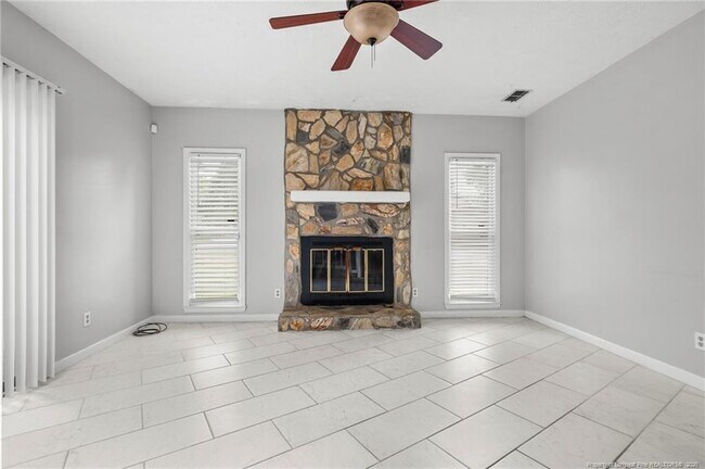 Building Photo - 920 Inglewood Ln