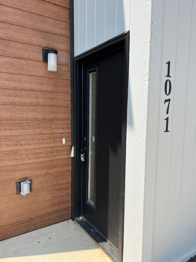 Building Photo - Featherston Village - Modern Living - LEASING SPECIAL!