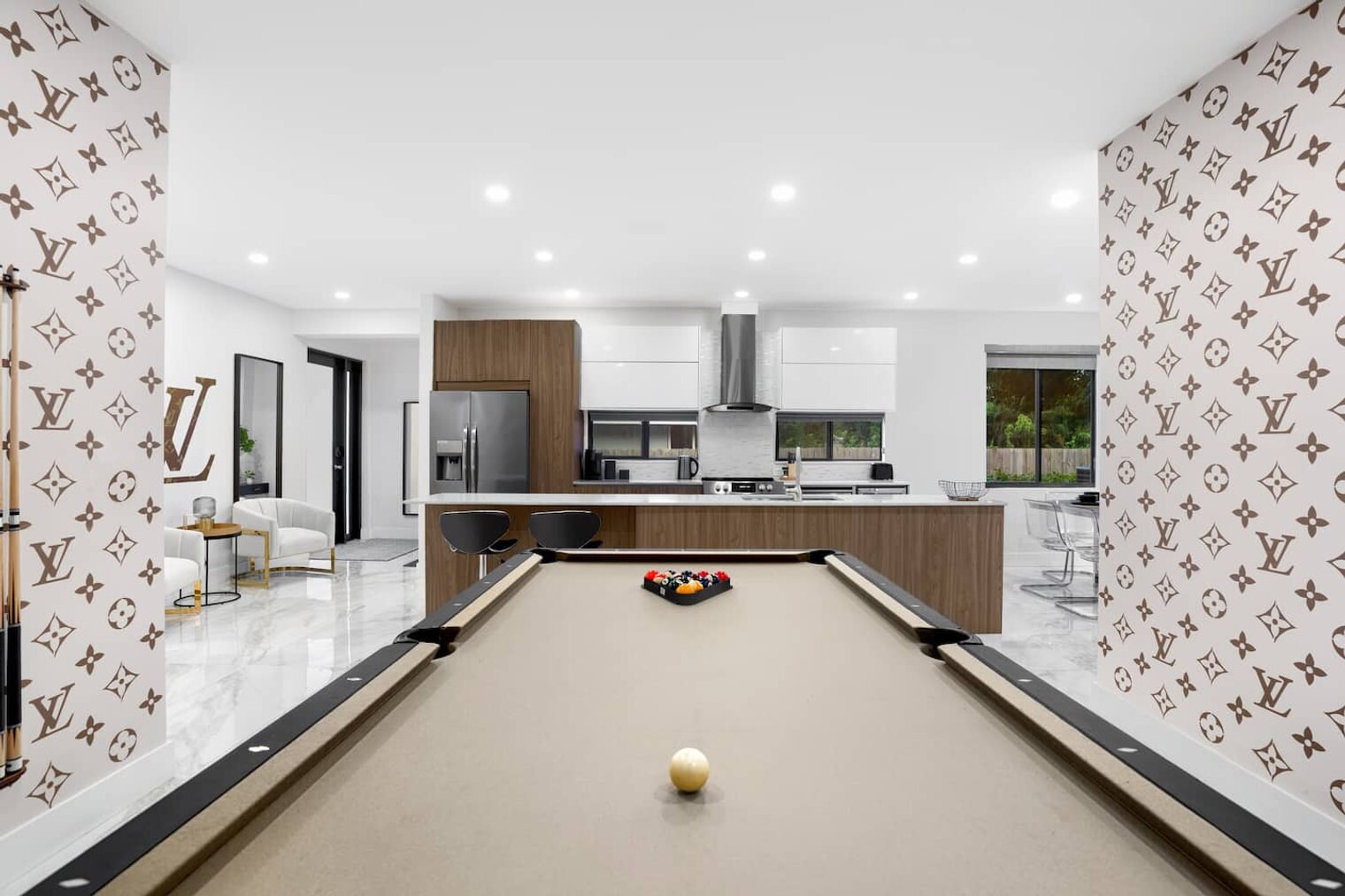 Building Photo - 826 SW 14th Ct