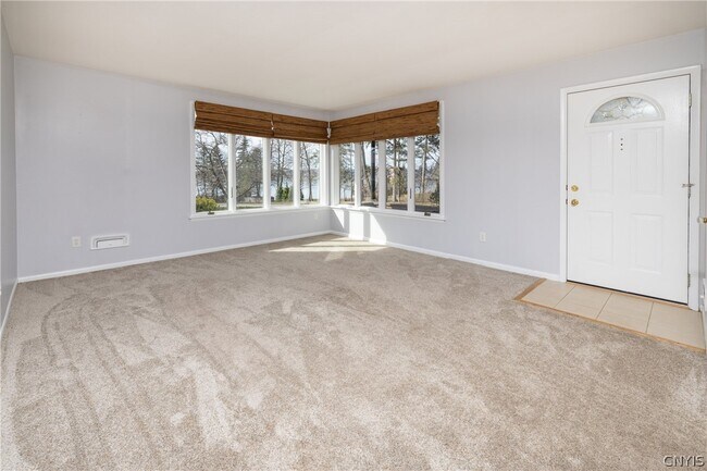 Building Photo - 35 Lakeview Cir
