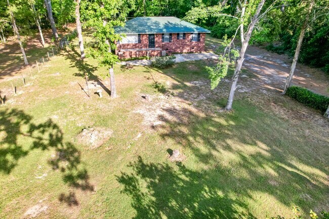 Building Photo - 800 Old Whiskey Rd S
