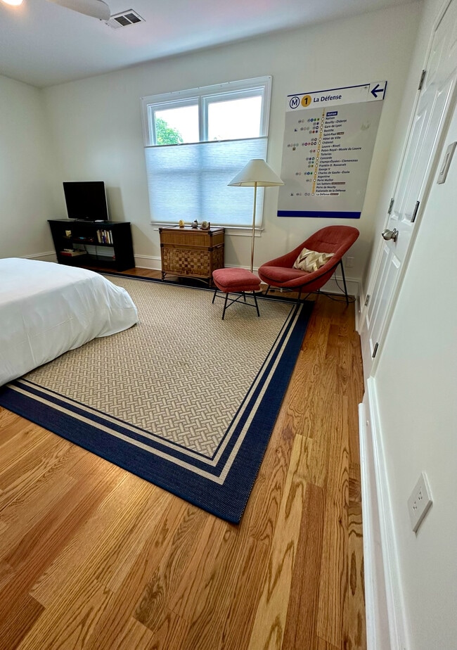 Building Photo - 64 Daniel St SE