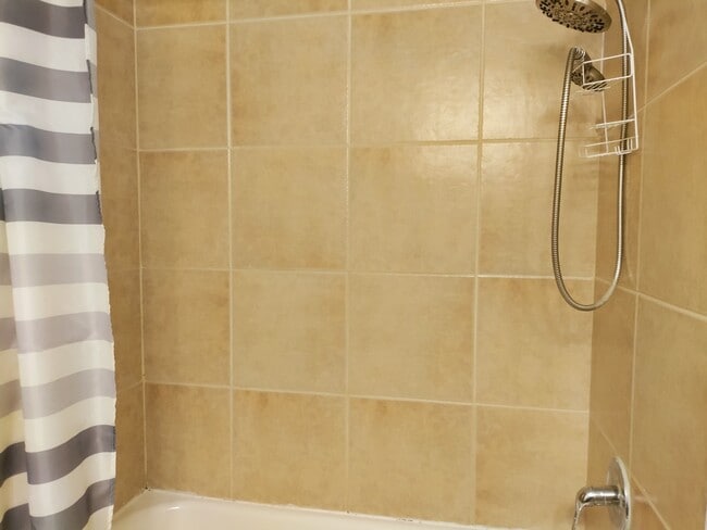 Building Photo - 20 Cour Masson