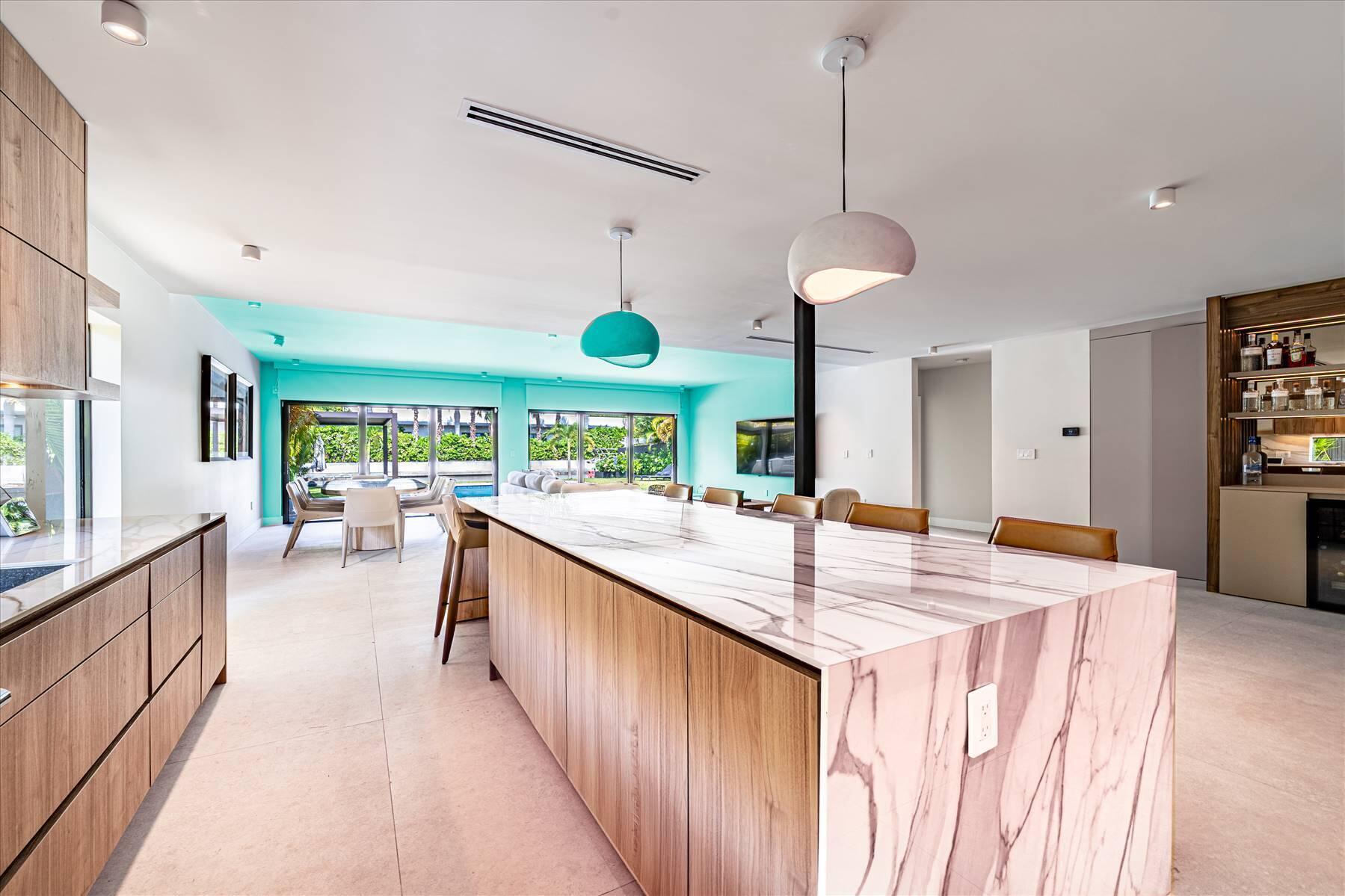 Building Photo - 7610 Bayside Ln