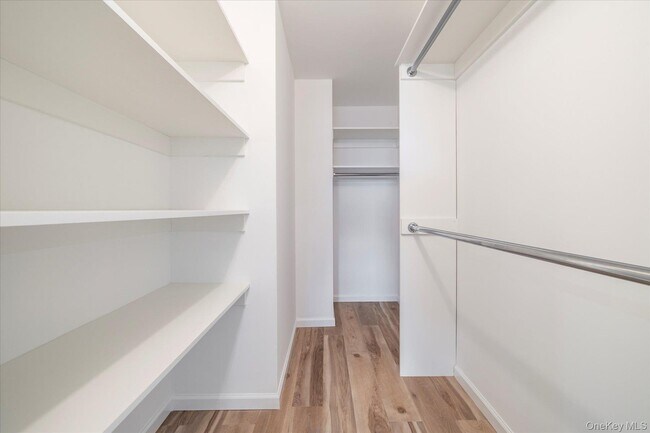 Building Photo - 360 Shore Rd