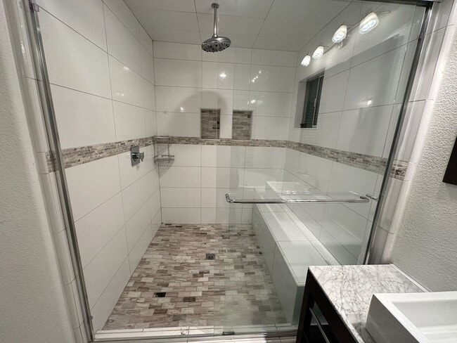 Building Photo - 5701 W Country Ave