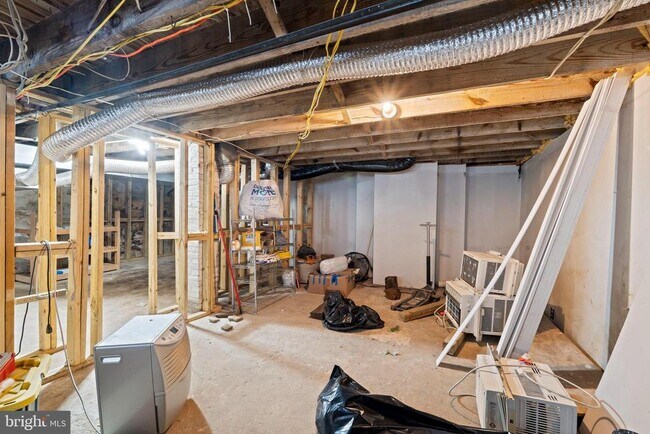 Building Photo - 233 Melrose Ave