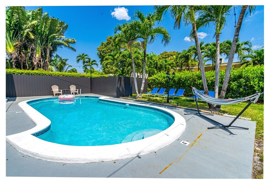 Building Photo - 425 NE 105th St