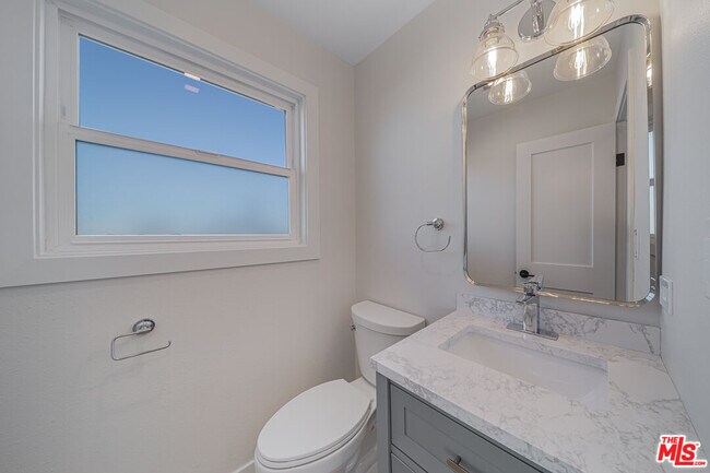 Building Photo - 1125 Manhattan Ave