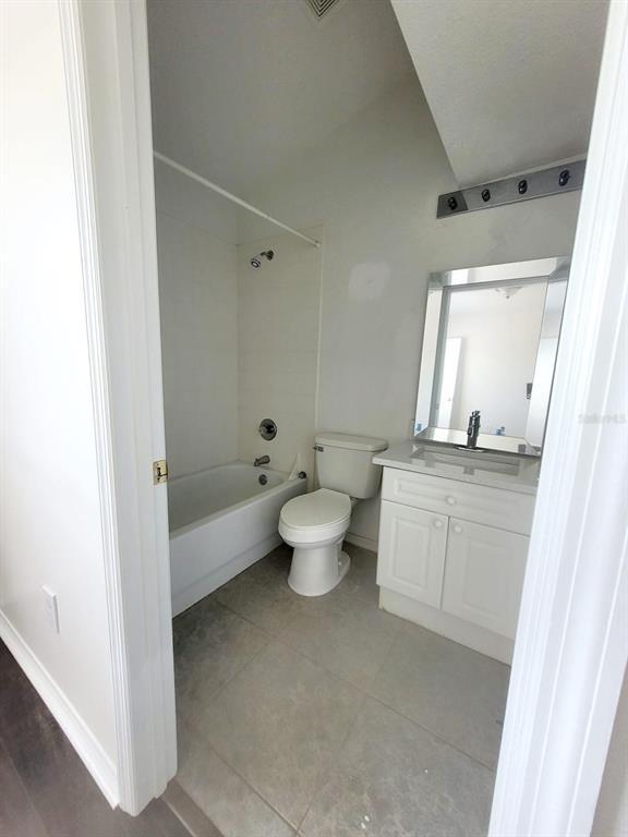 Building Photo - 233 Coco Plum Dr