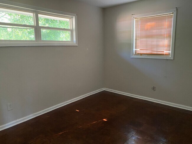Building Photo - 3 bedrooms - West Augusta Rental – (30909) Living room, and den-Convenient location close to shop...