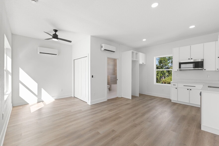 Building Photo - 2525 13th Ave N