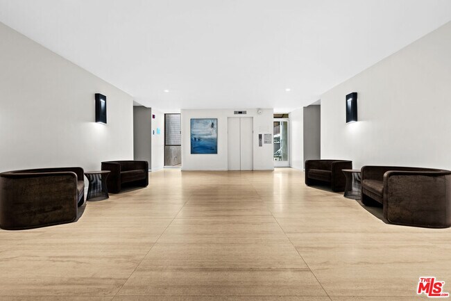 Building Photo - 949 Kings Rd