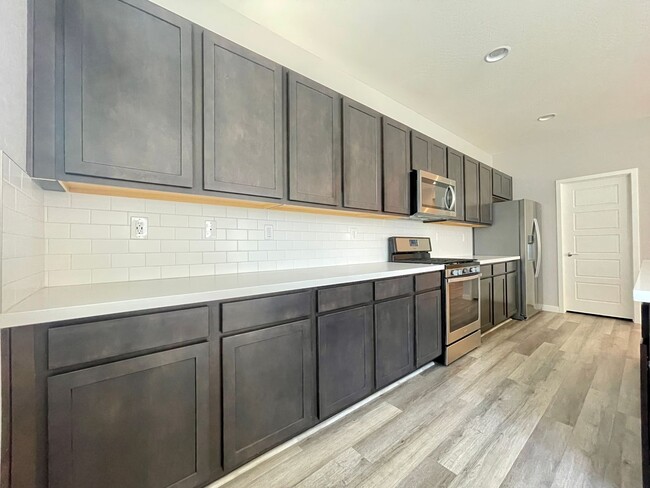 Building Photo - This spectacular 3-bed condo located acros...