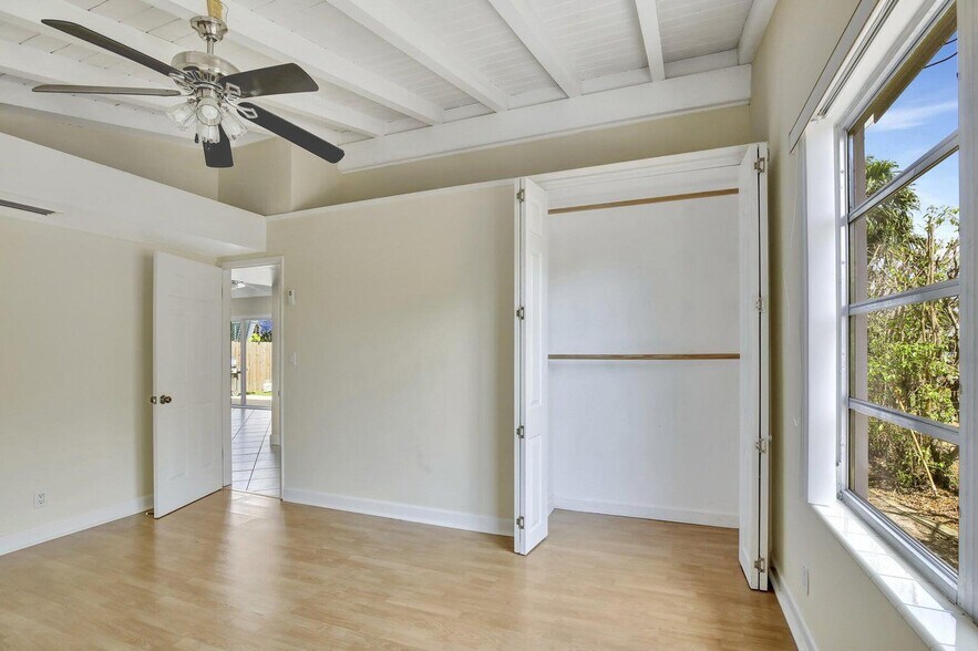 Building Photo - 1733 SW 5th Ct