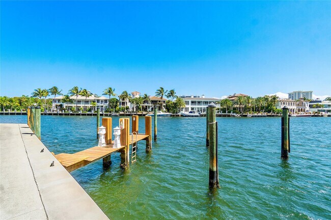 Building Photo - 100 SE 5th Ave