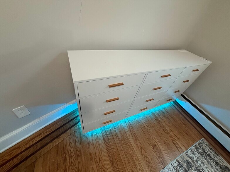 bedrrom 1 -5 - 391 Woodlawn Ave