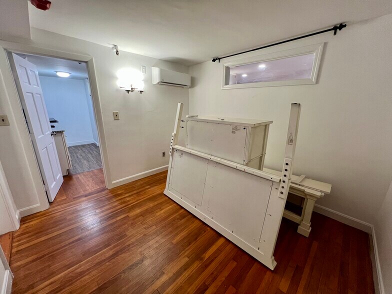 Building Photo - 242 Beacon St