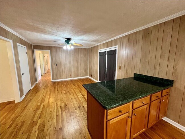 Building Photo - 6695 Courtney Dr