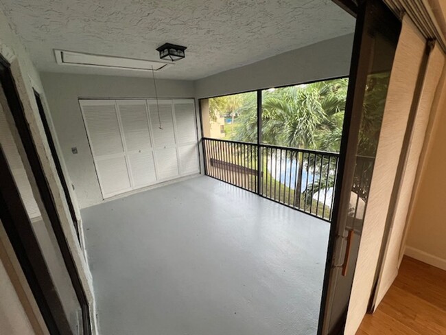 Building Photo - Excellent Condo in Coconut Creek