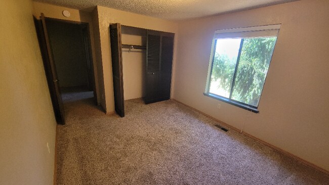 Building Photo - 181 Blossom Way