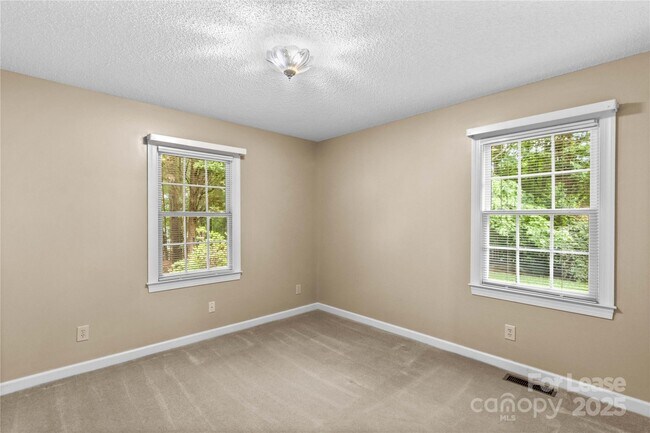 Building Photo - 4522 Long Cove Dr