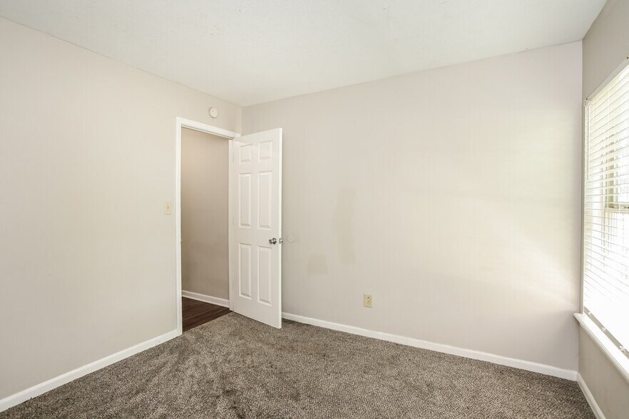 Building Photo - 5805 Tanager Ln
