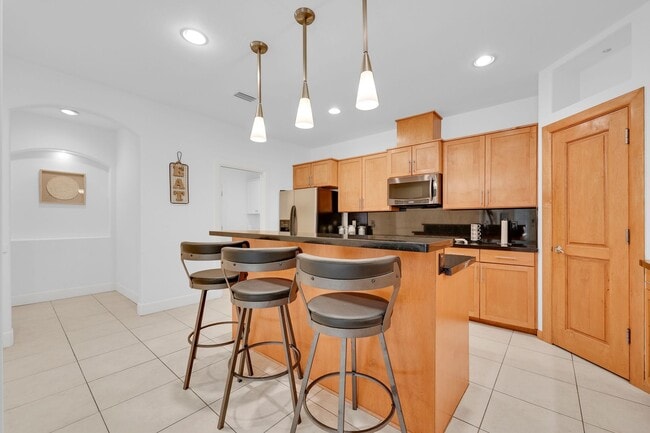 Building Photo - Fully Furnished & Move-In Ready!