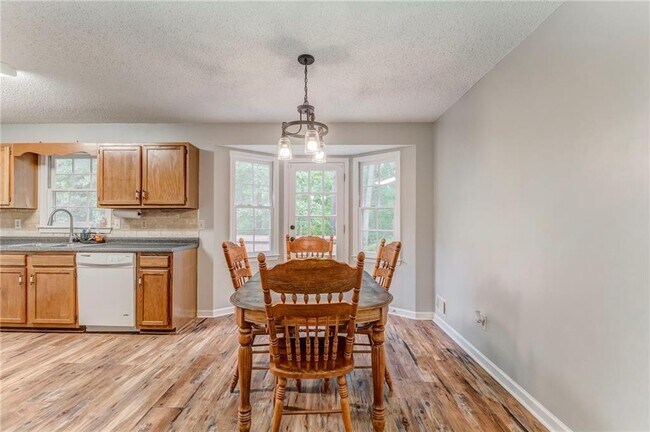 Building Photo - 58 Regent Ct