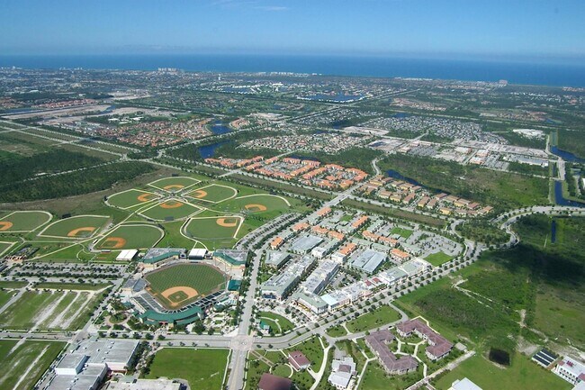 Building Photo - 1203 Town Center Dr