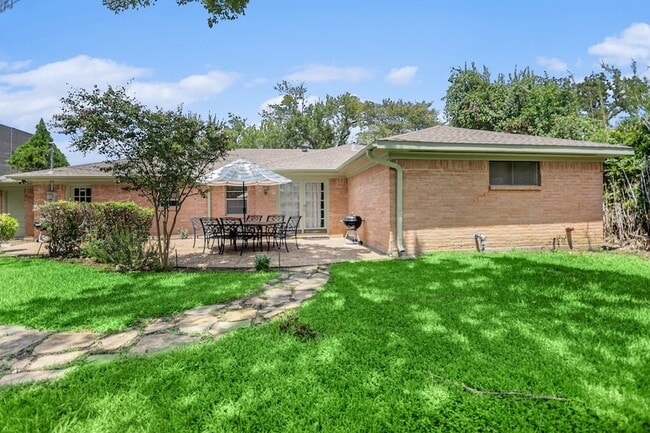 Building Photo - 12847 Memorial Dr